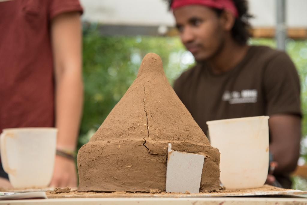Interkulturell entstehen neue kreative Lehmofenmodelle