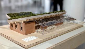 Modell des Lehmhauses im Wangeliner Garten, für die Architekturausstellung in der Kulturmühle Parchim
